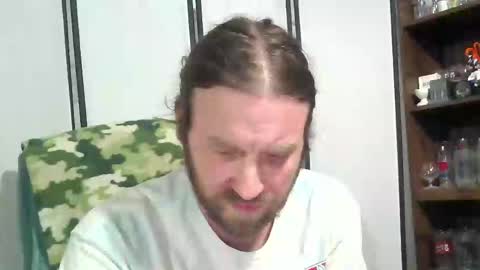 rwb1982 online show from April 20, 2026, 4:43 pm