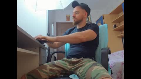 Snapshot of ryanstone_ chatting on November 5, 2025, 6:13 am Ryanstone online show from November 5, 2025, 6:13 am