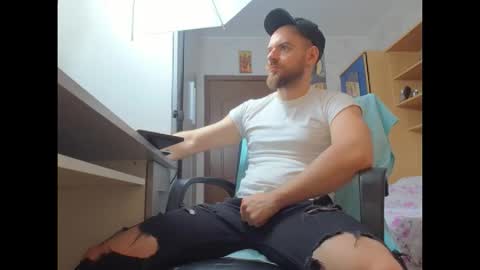 Snapshot of ryanstone_ chatting on November 13, 2025, 5:06 am Ryanstone online show from November 13, 2025, 5:06 am