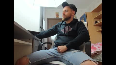 Snapshot of ryanstone_ chatting on November 17, 2025, 4:40 am Ryanstone online show from November 17, 2025, 4:40 am