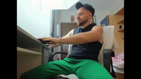 Snapshot of ryanstone_ chatting on November 19, 2025, 5:51 am Ryanstone online show from November 19, 2025, 5:51 am