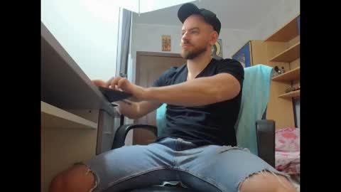 Snapshot of ryanstone_ chatting on December 19, 2025, 5:36 am Ryanstone online show from December 19, 2025, 5:36 am