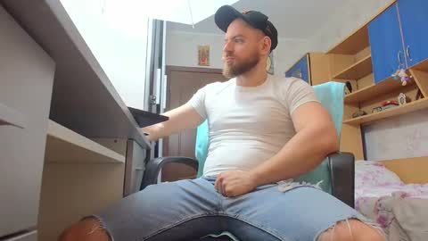 Snapshot of ryanstone_ chatting on February 4, 2026, 5:35 am Ryanstone online show from February 4, 2026, 5:35 am