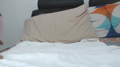 saaramiller     online show from January 27, 2025, 4:20 am