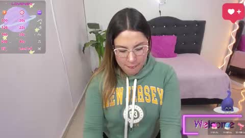 saaya_tay online show from September 16, 2025, 3:29 am