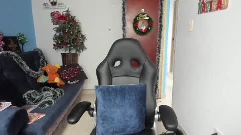 Angie  online show from December 24, 2024, 8:27 pm