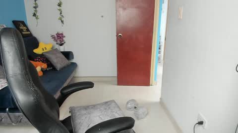 Angie  online show from February 8, 2025, 4:57 pm