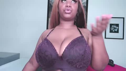 Sabrina Mora online show from December 28, 2024, 2:10 pm