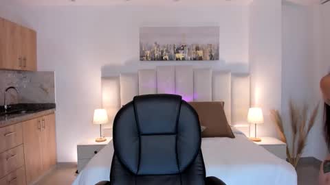 Snapshot of sabrina_nova chatting on October 24, 2025, 8:16 pm Sabrina online show from October 24, 2025, 8:16 pm