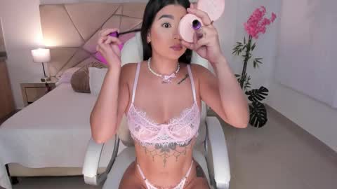 Snapshot of sabrina_nova chatting on November 12, 2025, 8:08 pm Sabrina online show from November 12, 2025, 8:08 pm