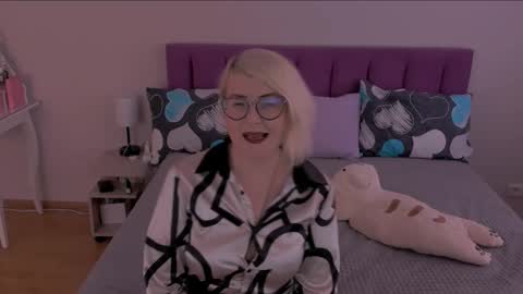 Sabrina MacMarren online show from February 23, 2025, 10:17 am