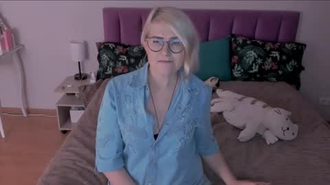 Sabrina MacMarren online show from February 27, 2025, 7:37 pm