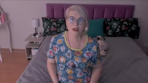 Sabrina MacMarren online show from March 5, 2025, 8:42 pm