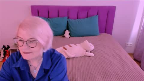 Sabrina MacMarren online show from September 14, 2025, 10:03 am