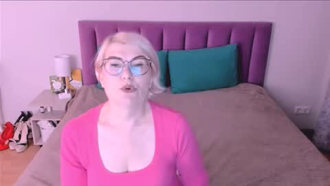 Sabrina MacMarren online show from November 5, 2025, 4:18 pm