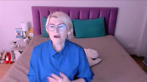 Sabrina MacMarren online show from November 14, 2025, 3:00 pm