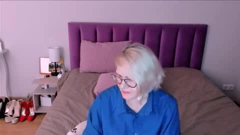 Sabrina MacMarren online show from November 24, 2025, 9:47 pm