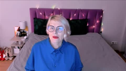 Sabrina MacMarren online show from December 18, 2025, 2:34 pm