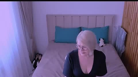 Sabrina MacMarren online show from April 21, 2026, 2:01 pm