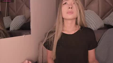 S A B R I N A  online show from September 15, 2025, 11:43 am