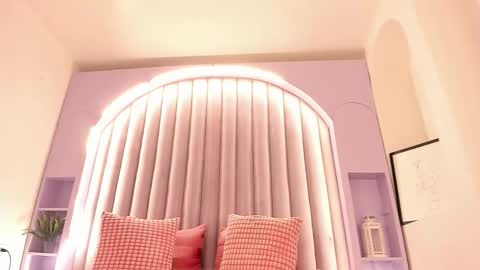 S A B R I N A  online show from September 16, 2025, 11:33 am