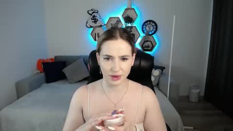 Sabrina Violet online show from March 4, 2025, 9:07 am