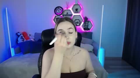 Sabrina Violet online show from September 13, 2025, 8:03 am