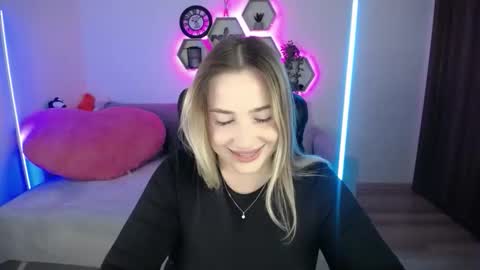 Sabrina Violet online show from October 6, 2025, 8:12 am