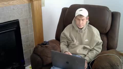 Snapshot of sae1900 chatting on December 3, 2025, 7:12 pm sae1900 online show from December 3, 2025, 7:12 pm