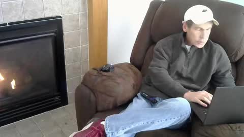 Snapshot of sae1900 chatting on December 5, 2025, 6:48 pm sae1900 online show from December 5, 2025, 6:48 pm