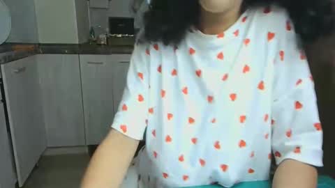 Snapshot of safari_xx chatting on November 1, 2025, 10:06 am Queen online show from November 1, 2025, 10:06 am