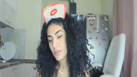 Snapshot of safari_xx chatting on November 18, 2025, 10:31 am Queen online show from November 18, 2025, 10:31 am