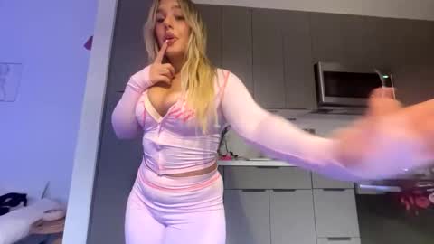 Shaina Blue online show from November 8, 2025, 3:50 am