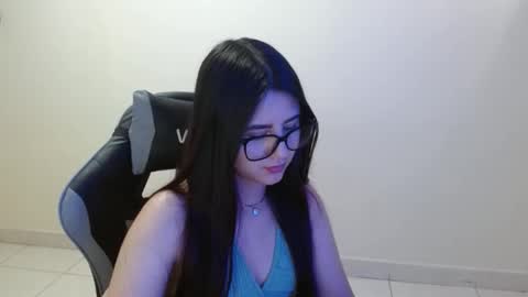 Sahaliefox  online show from November 13, 2025, 9:14 pm