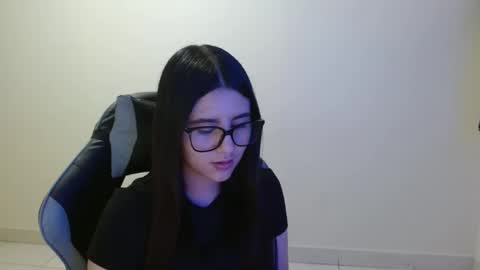 Sahaliefox  online show from November 20, 2025, 9:58 pm