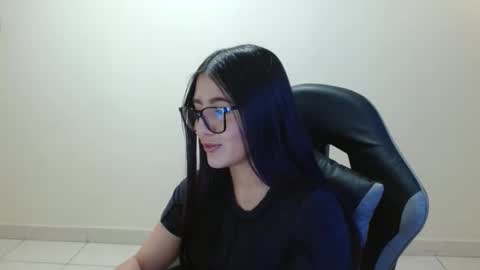 Snapshot of sahaliefox_ chatting on April 28, 2026, 2:33 pm Sahaliefox online show from April 28, 2026, 2:33 pm