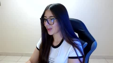 Snapshot of sahaliefox_ chatting on July 15, 2026, 9:42 pm Sahaliefox online show from July 15, 2026, 9:42 pm
