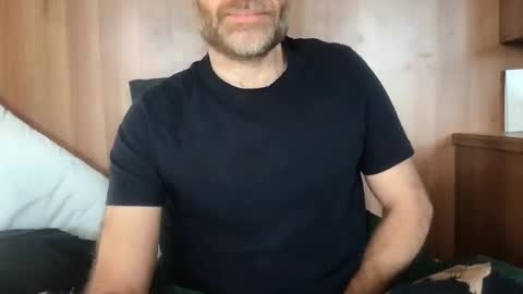 saint009 online show from January 16, 2025, 11:04 am