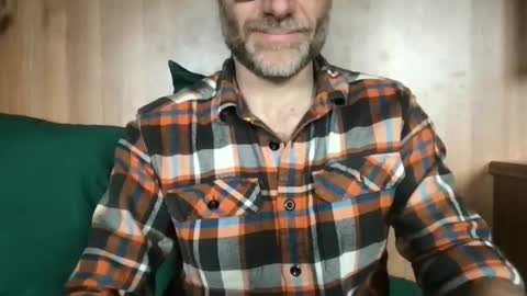 Snapshot of saint009 chatting on May 18, 2026, 9:37 am saint009 online show from May 18, 2026, 9:37 am