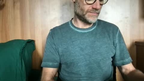 Snapshot of saint009 chatting on June 4, 2026, 1:06 pm saint009 online show from June 4, 2026, 1:06 pm