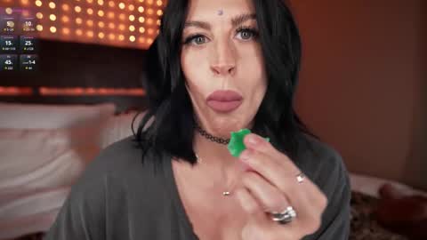 saintjade online show from November 3, 2025, 4:25 am