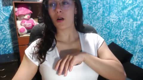 sakura_alek online show from April 24, 2026, 2:14 am