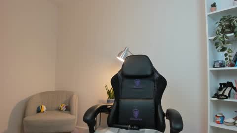 Sakura Harper online show from February 8, 2025, 8:42 am