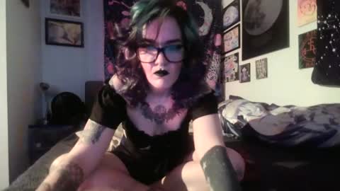 salemsslut online show from December 18, 2024, 1:12 pm