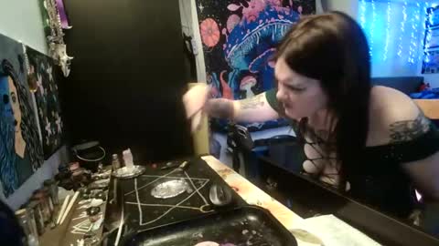 salemsslut online show from February 7, 2025, 2:04 pm