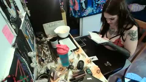 salemsslut online show from February 18, 2025, 6:37 pm