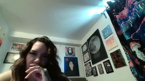 salemsslut online show from March 27, 2026, 3:34 pm