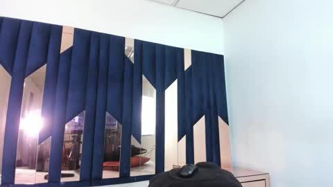 salmaportman_ online show from December 19, 2025, 2:46 pm