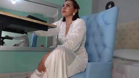 Isabel online show from September 17, 2025, 1:02 pm