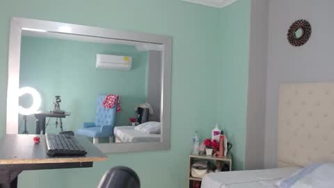 Isabel online show from September 20, 2025, 1:01 pm